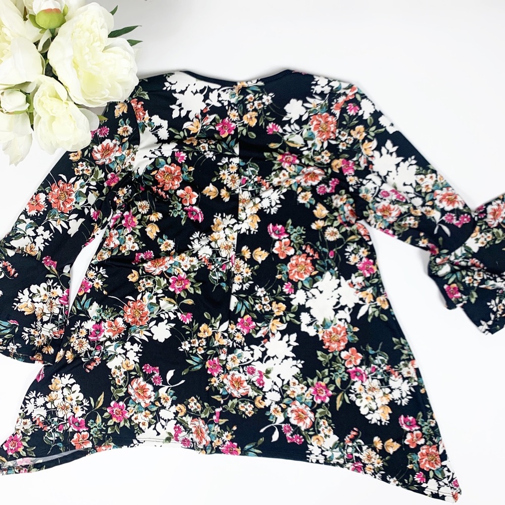 Floral Bell Sleeve Tunic - Picture 4 of 4